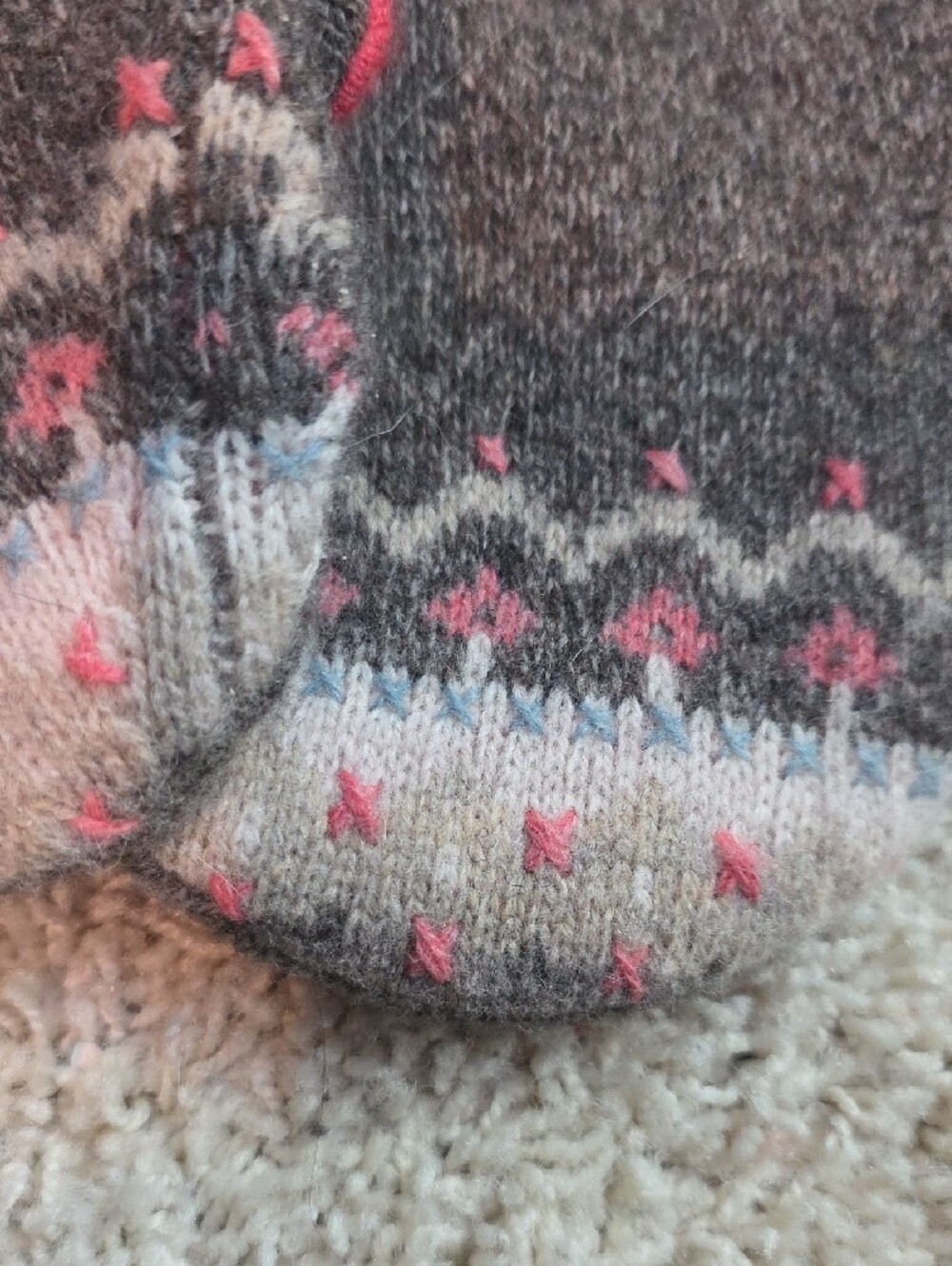 Sweater Mittens - Picture 2 of 9